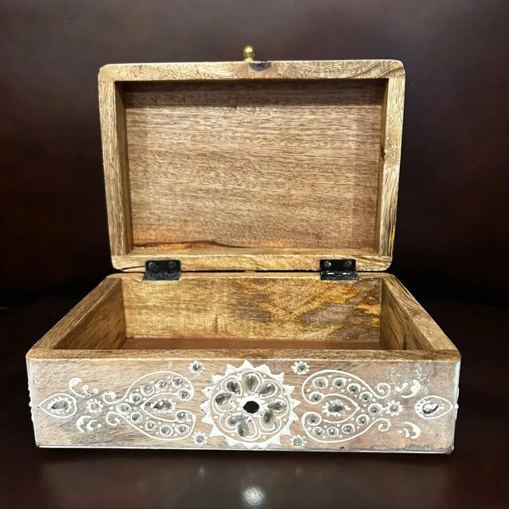 NWT Vintage Wooden Hand Carved Ornate Indian Keepsake Box